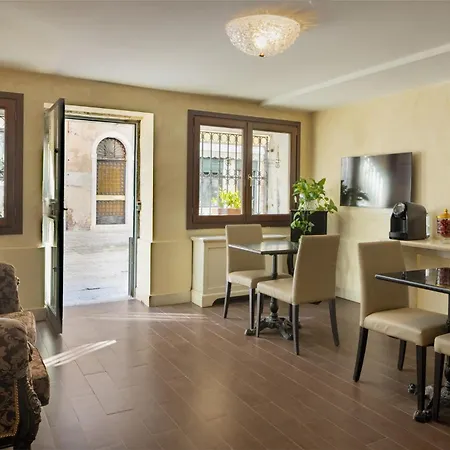 Residenza Venezia | Una Esperienze-2